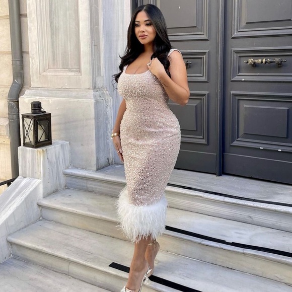 Cream Midi Bodycon Dress with Ribbed Texture and Scoop Neck for Cocktail - Picture 3 of 5